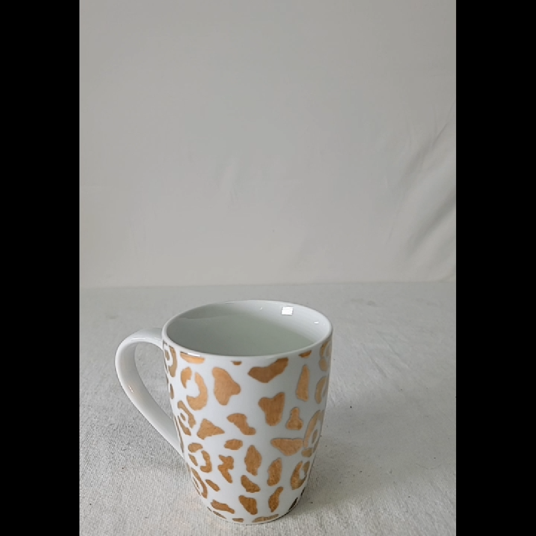 Stylish White Ceramic Mug with Gold Leopard Print
