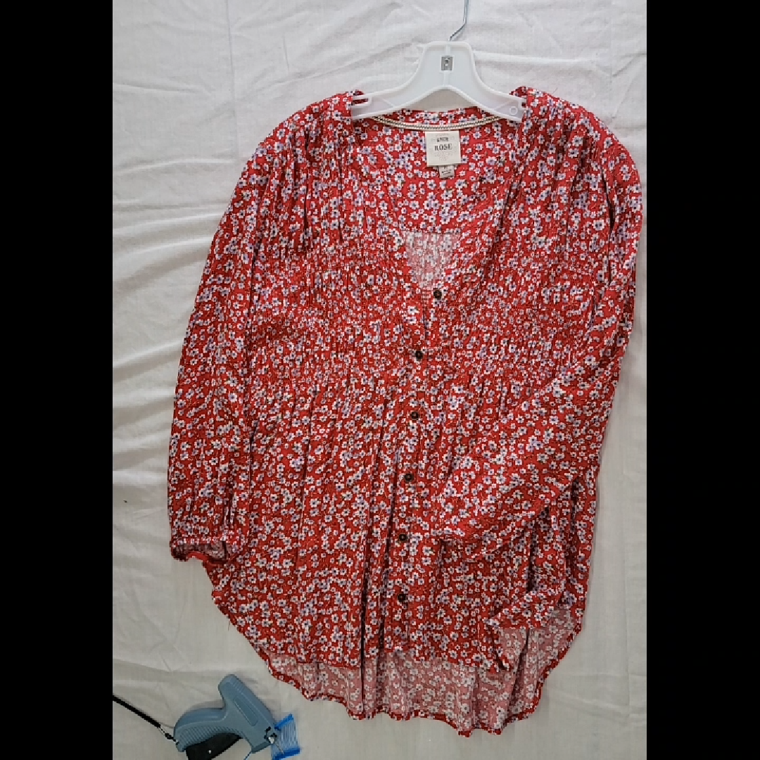 Women's Knox Rose Red Floral Button-Up Shirt Size M