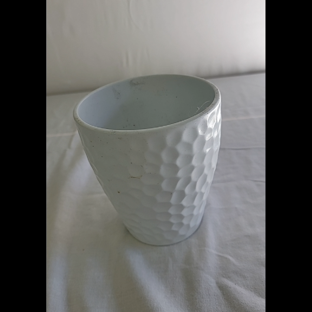 Elegant White Honeycomb Pattern Ceramic Planter
