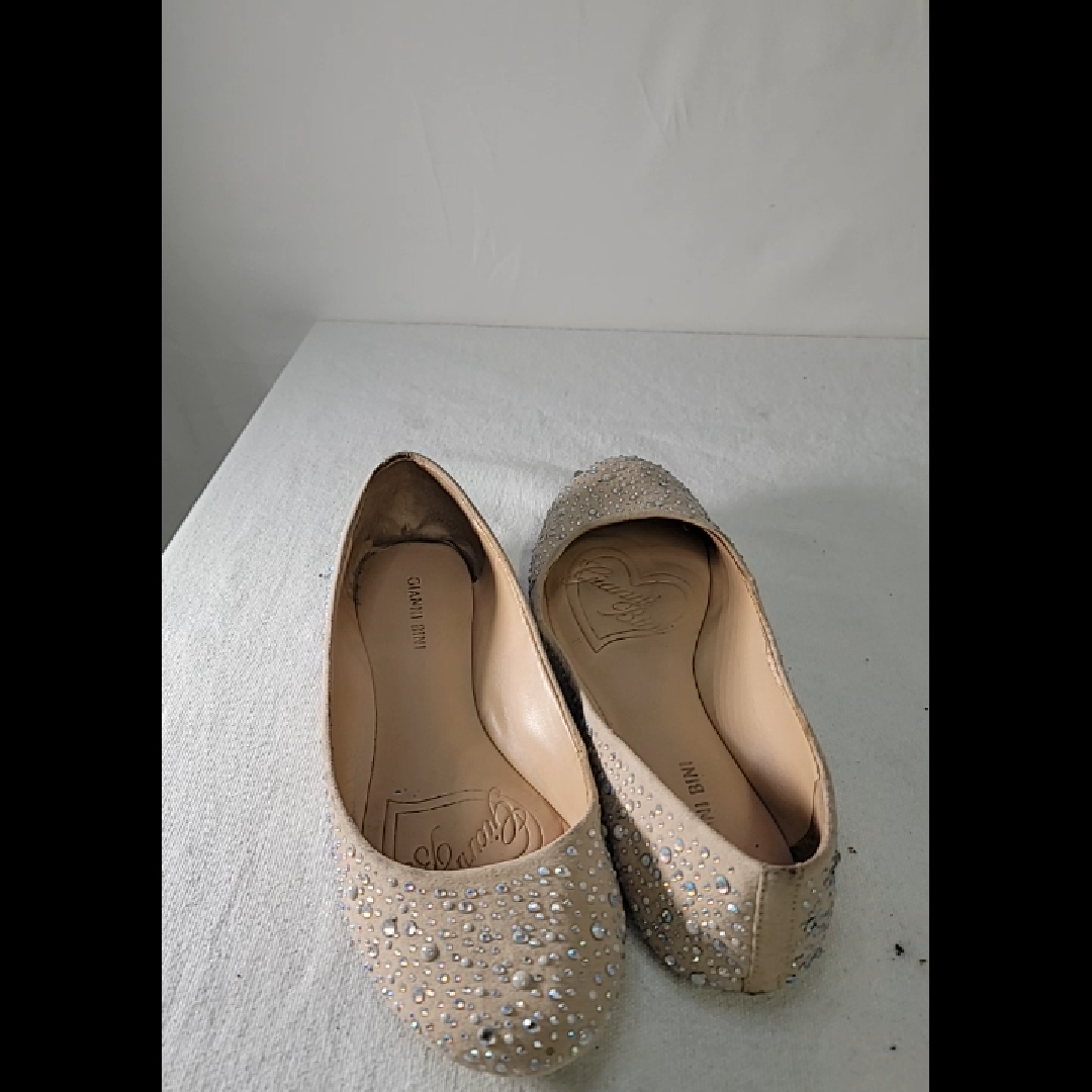 Gianni Bini Elegant Beige Flats with Rhinestones Size 7