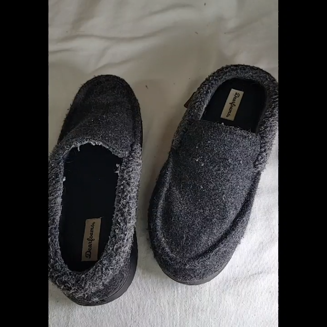 Dearfoams Slippers - Gray - Size 9-10