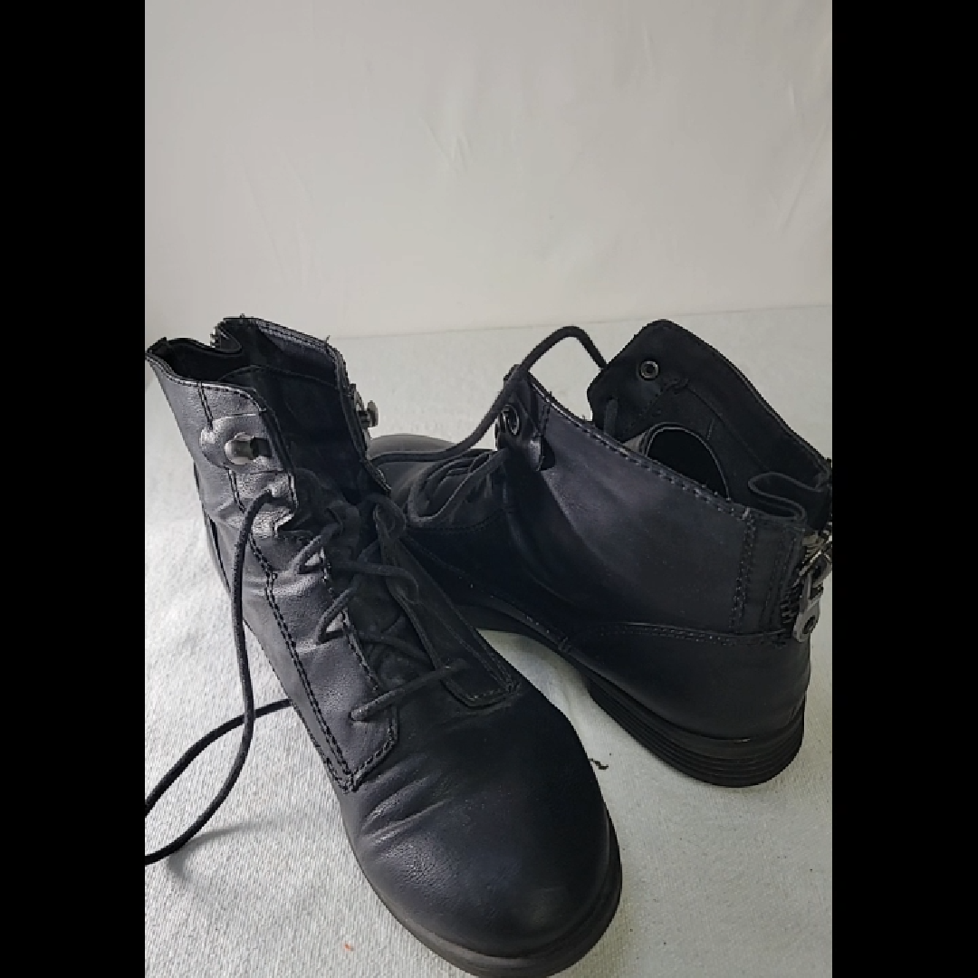 Crown Vintage Black Leather Boots Size 8