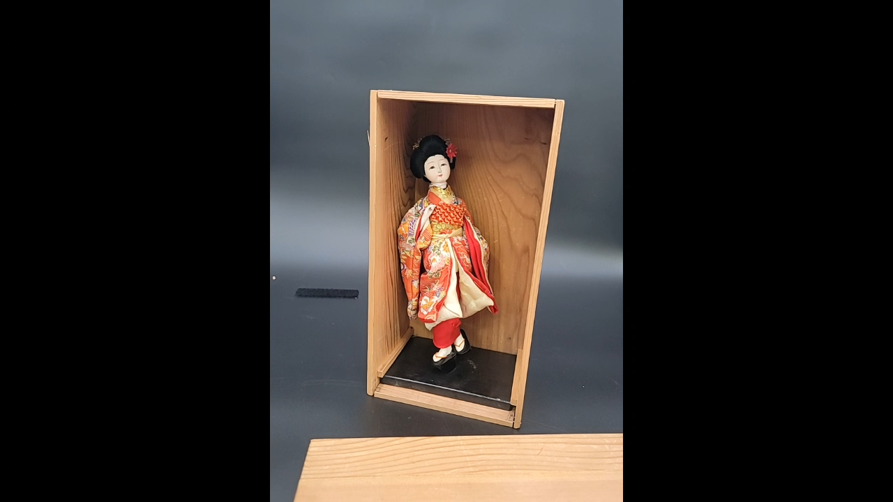 Geisha Doll in Wood Case