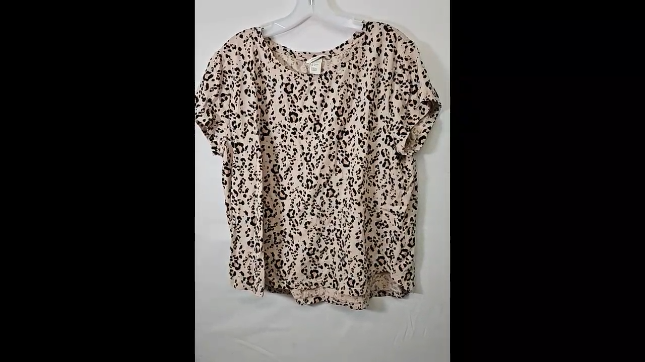 Light Cheetah Print Tee Size L