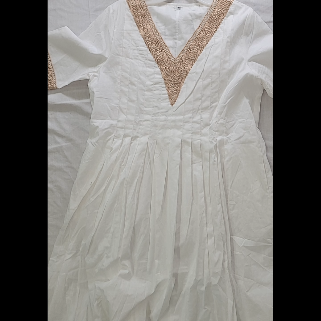 Elegant White Cotton Dress with Embroidered Neckline Size M