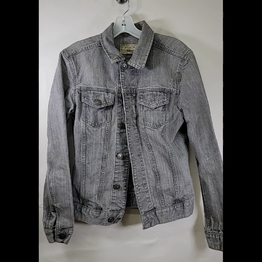 Stylish Gray Denim Jacket for Everyday Wear