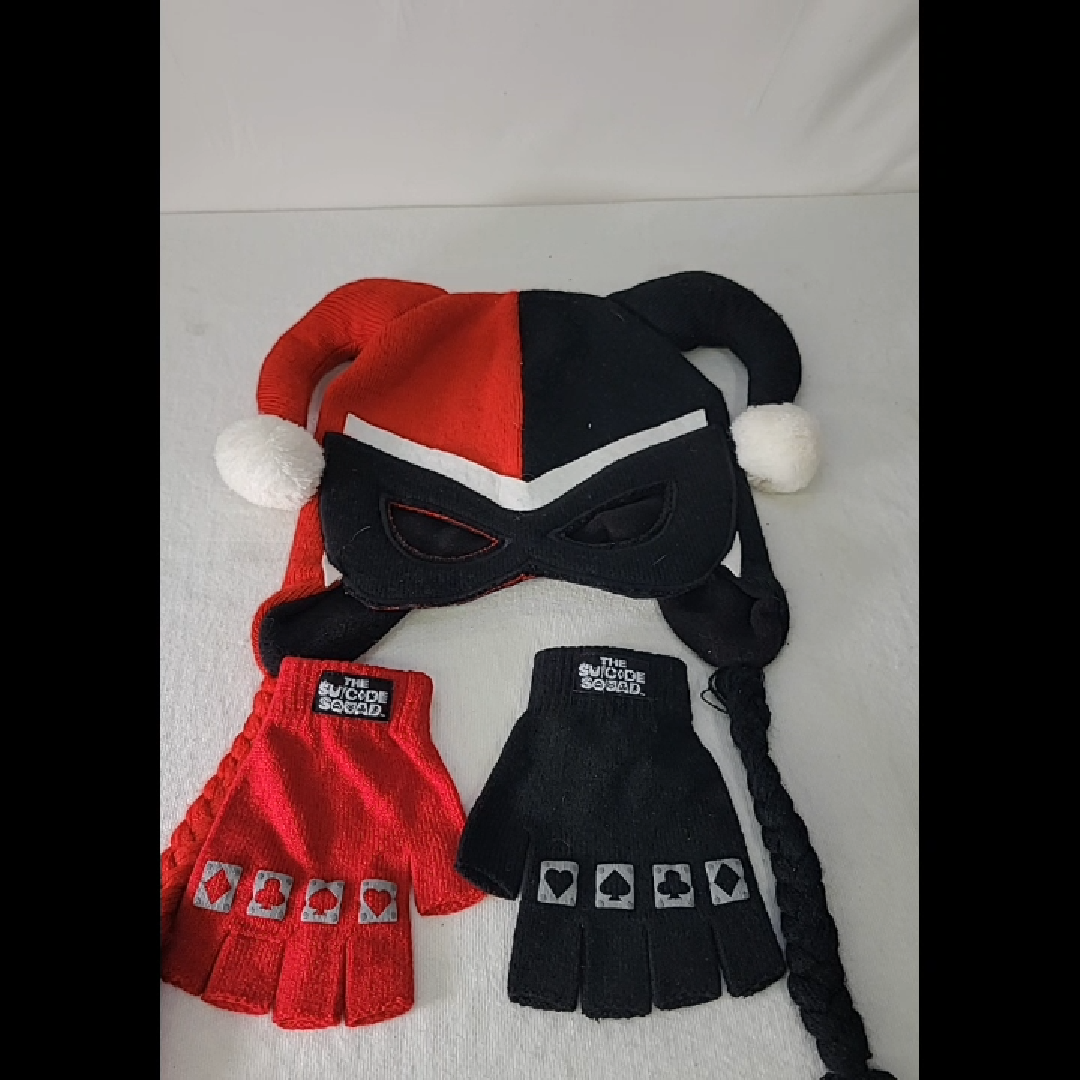 The Suicide Squad Harley Quinn Hat and Gloves Set