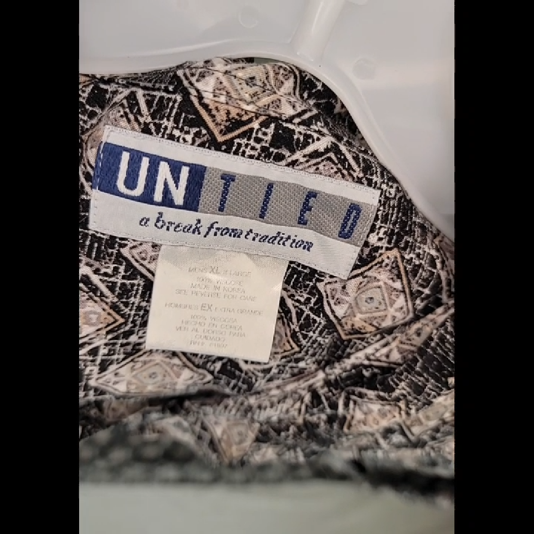 UNTIED Men's Button-Down Shirt with Geometric Print Size XL