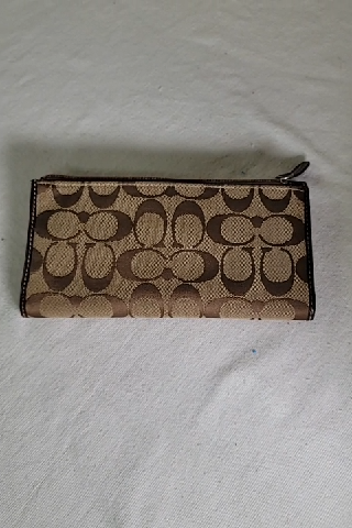 Coach Women's Wallet - Classic Style