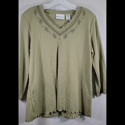 Alfred Dunner Embroidered V-Neck Top Size S