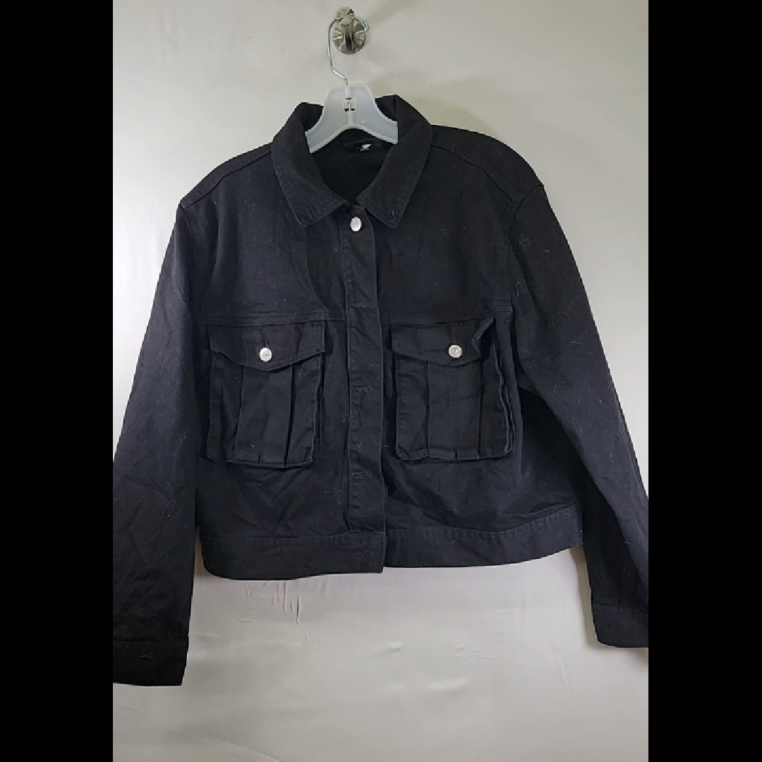 Stylish Black Denim Jacket with Pockets