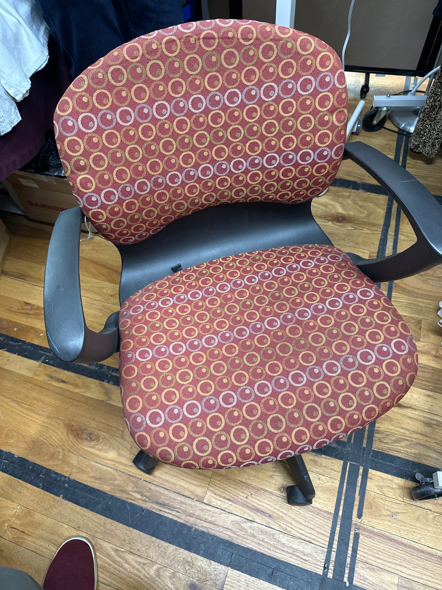 Stylish Red/Brown Circle Pattern Office Chair