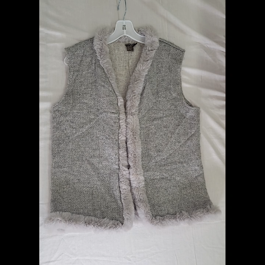 Elegant Gray Cashmere Vest with Faux Fur Trim