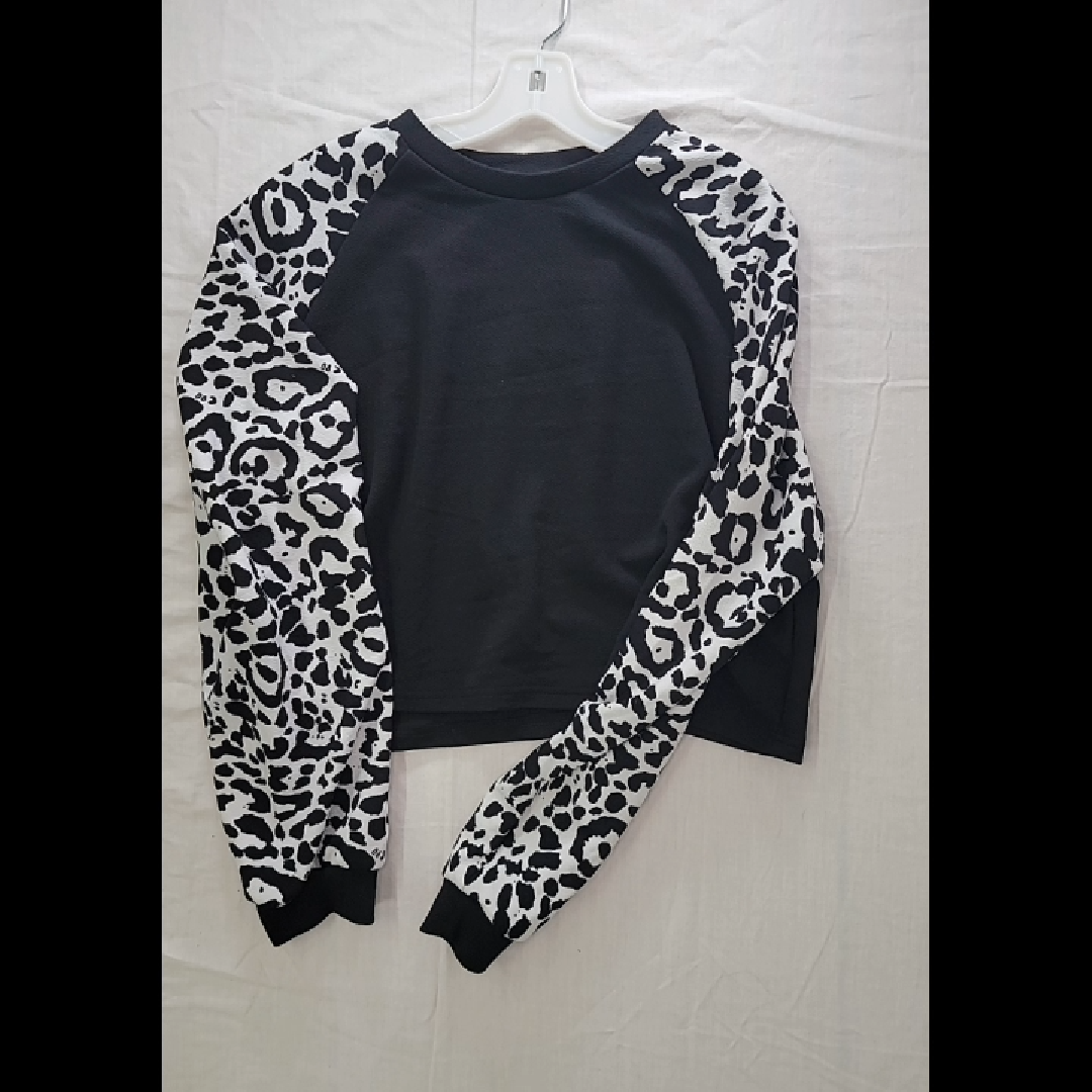 Trendy Black and White Leopard Print Sweater