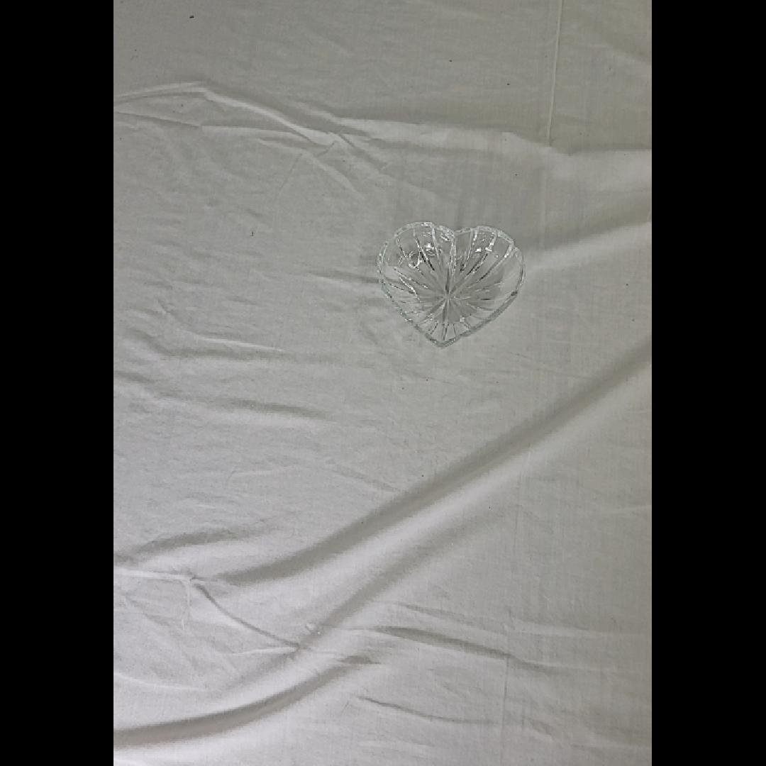 Elegant Heart-Shaped Crystal Dish